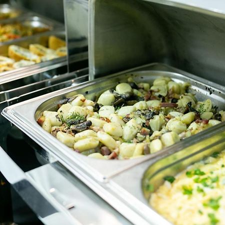 Park Hotel Tryszczyn Екстериор снимка